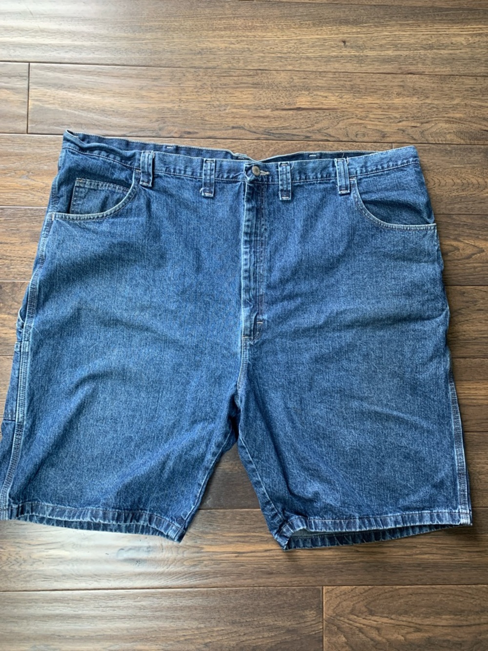 Wrangler Men's Blue Cargo Denim Jean Shorts. Pre-Owned. Size:48.